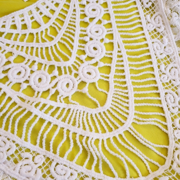 Lace dress - Picture 5 of 11
